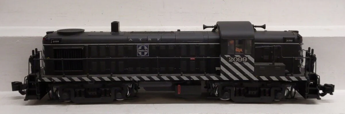 Aristo-Craft 22203 G Scale Santa Fe RS-3 Diesel Locomotive #2099 EX/Box - Image 3