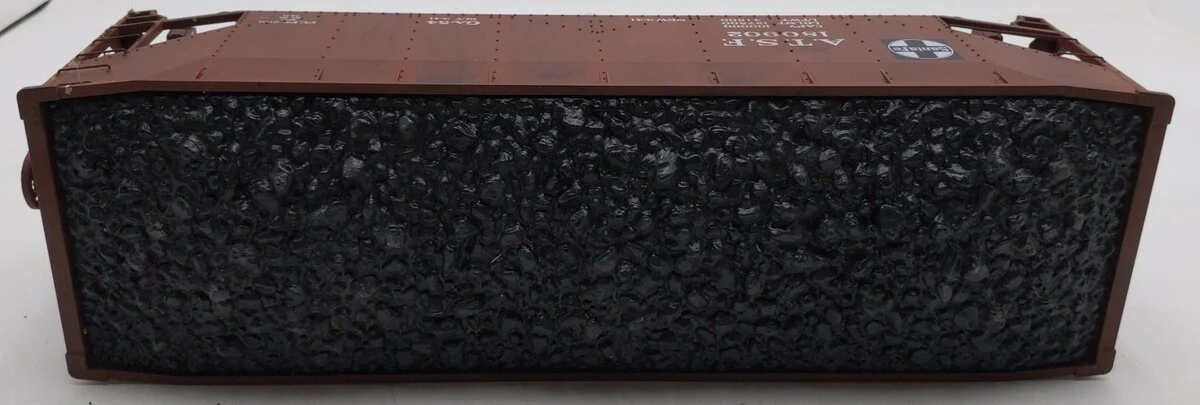 Aristo-Craft 41802 G Scale Santa Fe 2 Bay Coal Hopper - Image 3