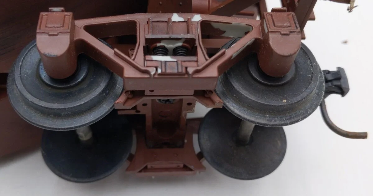 Aristo-Craft 41802 G Scale Santa Fe 2 Bay Coal Hopper - Image 6