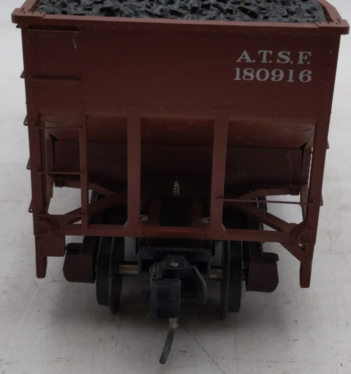 Aristo-Craft 41802 Santa Fe 2 Bay Coal Hopper EX - Image 6