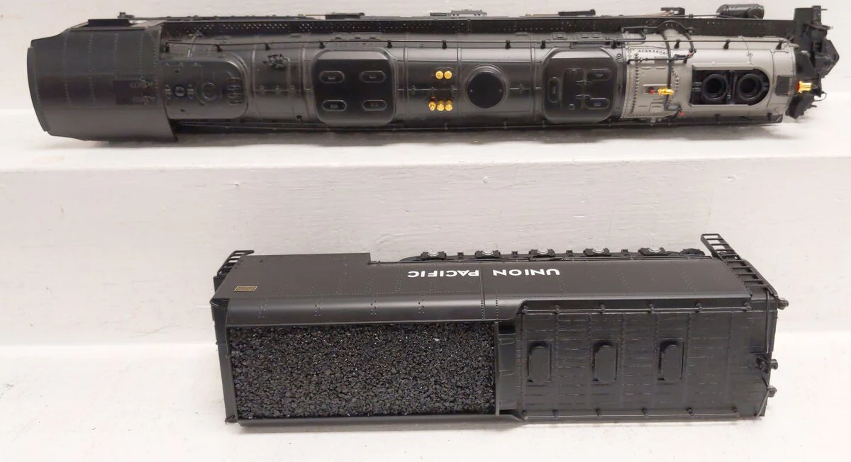 Lionel 6-28064 O Gauge UP 4-6-6-4 Challenger Steam Locomotive & Tender #3985 EX - Image 5