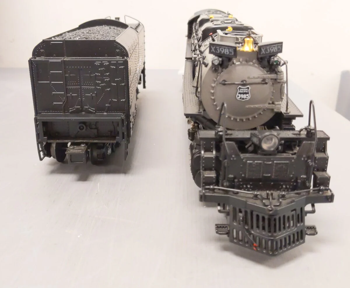 Lionel 6-28064 O Gauge UP 4-6-6-4 Challenger Steam Locomotive & Tender #3985 EX - Image 6