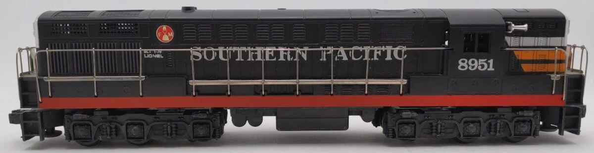 Lionel 6-8951 O Gauge Southern Pacific FM Trainmaster Diesel Locomotive #8951 VG - Image 6