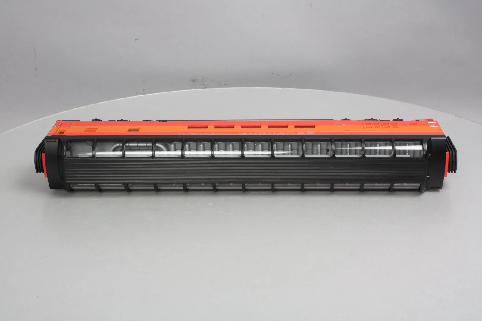 MTH 20-6786 70' Southern Pacific Full Length Vista Dome Passenger Car LN - Image 8