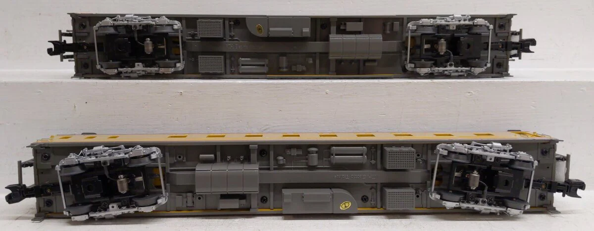 MTH 20-69147 O UP 70’ ABS Sleeper/Vista Dome Passenger Car Set (Set of 2) EX - Image 4