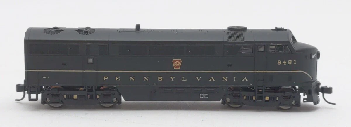 Walthers 920-34097 N Scale PRR C-Liner Diesel Locomotive #9451 EX/Box - Image 3