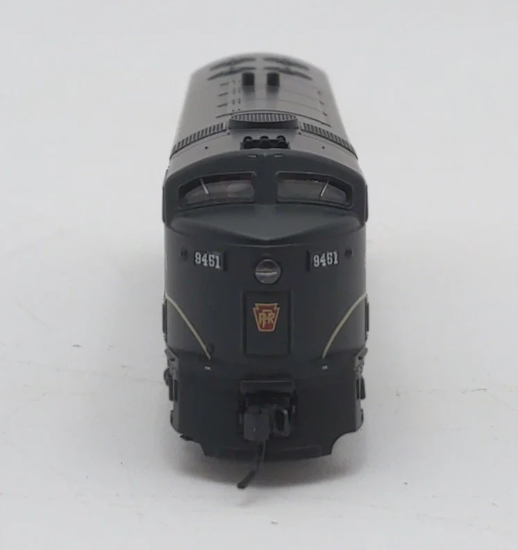 Walthers 920-34097 N Scale PRR C-Liner Diesel Locomotive #9451 EX/Box - Image 4